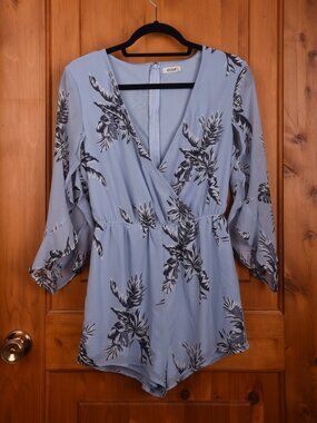 Essue Light Blue V-Neck Tropical Leaf Print 3/4 Sleeve Romper - Size Small